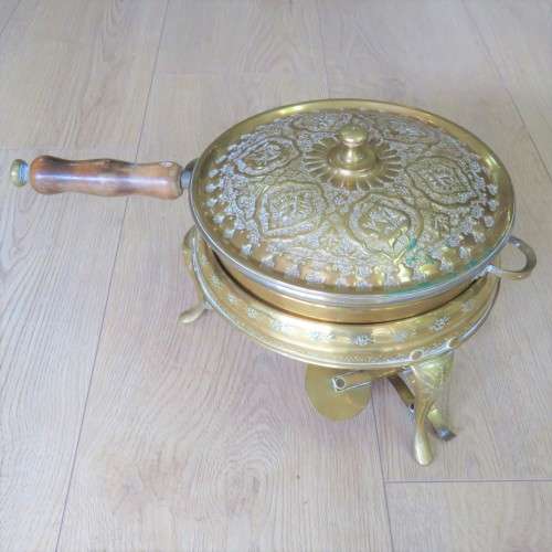 Antique brass bain-marie on stand with burner - Beautiful ornate piece - 25 x 25 cm - 19 cm High