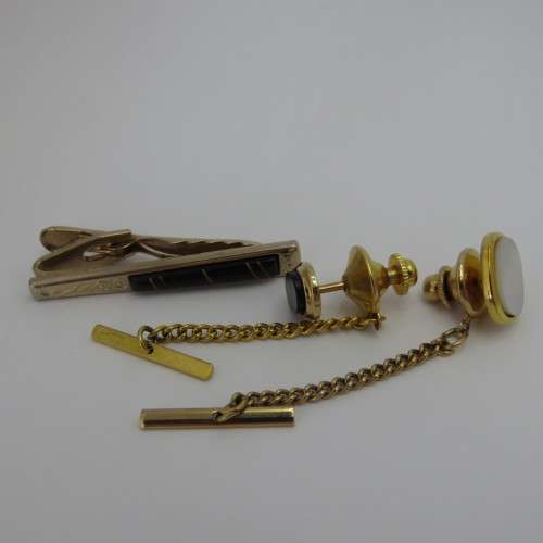 Lot of tie pins and clip