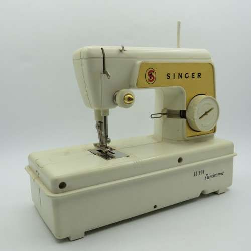 Vintage Singer Golden panoramic 67B children's sewing machine - working