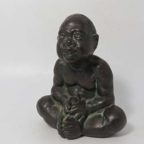 Small unmarked Bronze statue of native child - 1554g