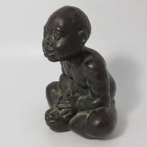 Small unmarked Bronze statue of native child - 1554g