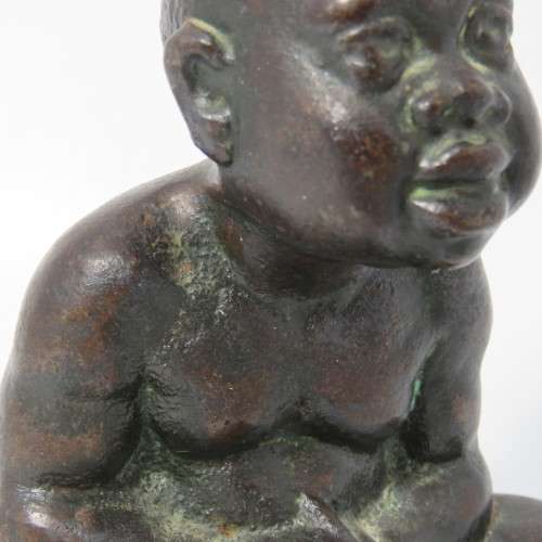 Small unmarked Bronze statue of native child - 1554g