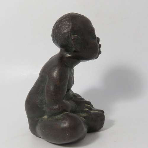 Small unmarked Bronze statue of native child - 1554g