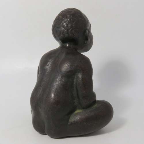 Small unmarked Bronze statue of native child - 1554g