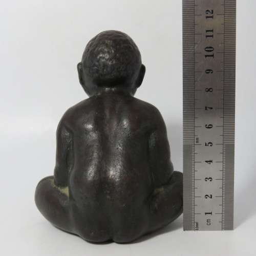 Small unmarked Bronze statue of native child - 1554g