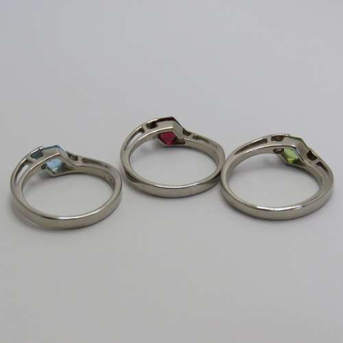 Costume lot of 3 rings with different color stones - Never worn - Silver look-alike - Size L