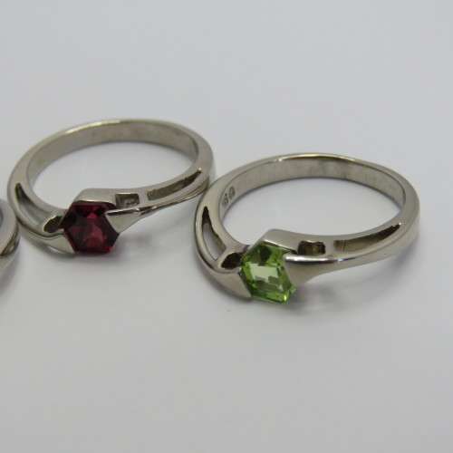 Costume lot of 3 rings with different color stones - Never worn - Silver look-alike - Size L