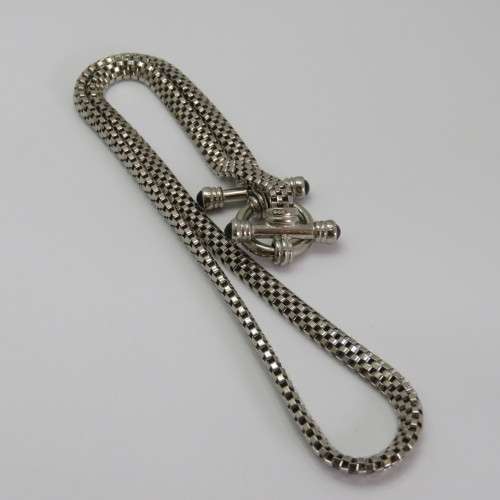 Costume set with silver look-alike necklace and bracelet - Necklace length 45 cm (open)