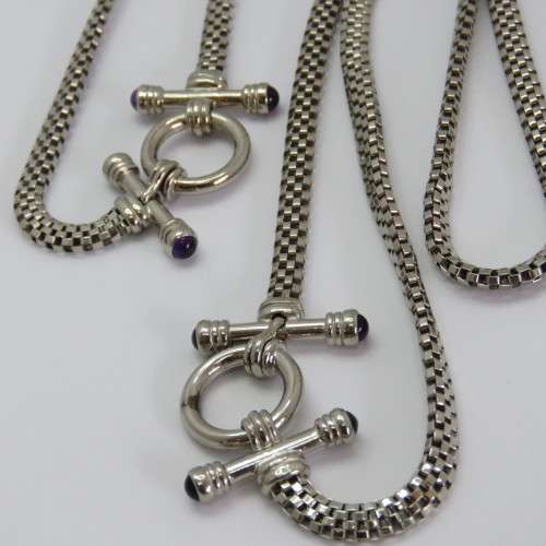 Costume set with silver look-alike necklace and bracelet - Necklace length 45 cm (open)