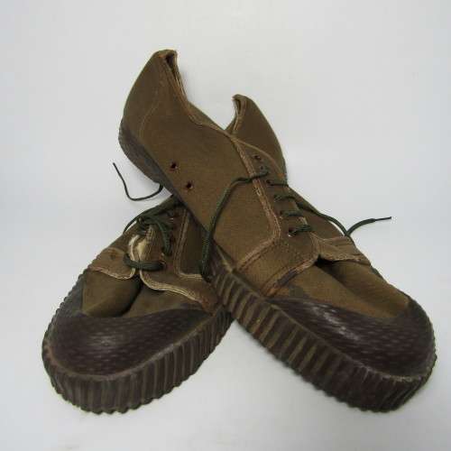 SADF Runacan PT tekkies - size 10