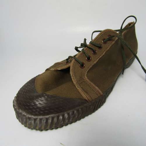 SADF Runacan PT tekkies - size 10