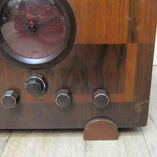 Vintage 1930`s His Masters Voice valve radio - working - 51 x 32 x 35cm