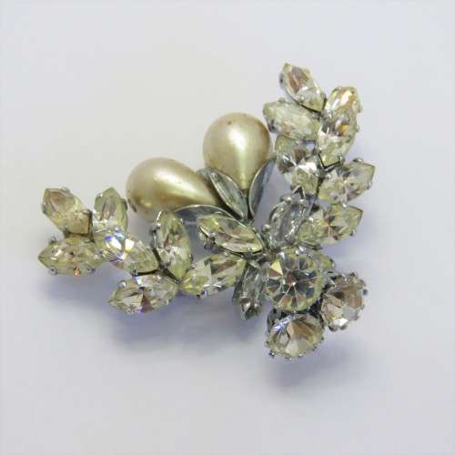 Vintage diamante costume jewellery brooch