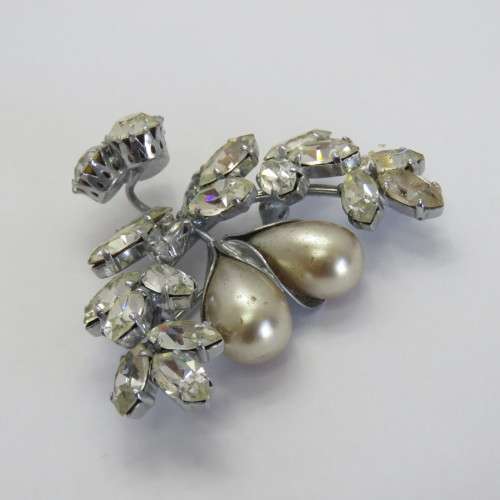 Vintage diamante costume jewellery brooch