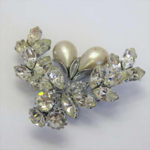 Vintage diamante costume jewellery brooch