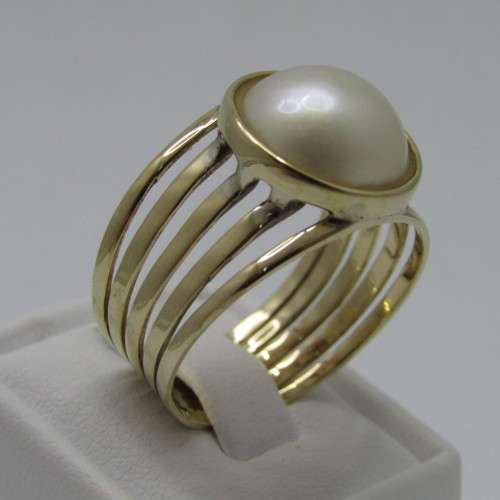 9kt Gold Mabe pearl ring - weighs 4.5g - size U/10