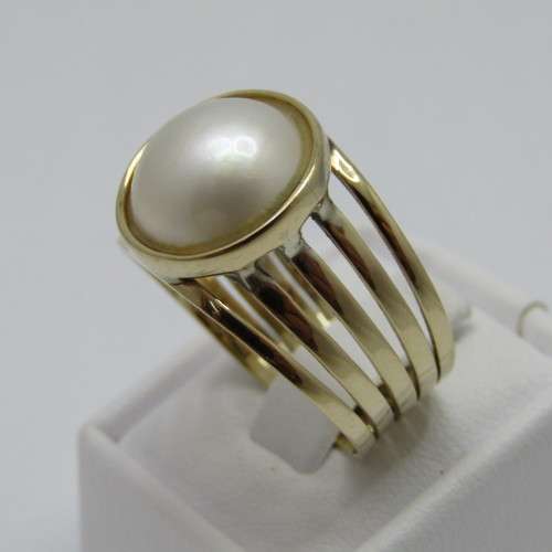 9kt Gold Mabe pearl ring - weighs 4.5g - size U/10