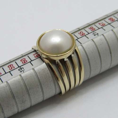 9kt Gold Mabe pearl ring - weighs 4.5g - size U/10
