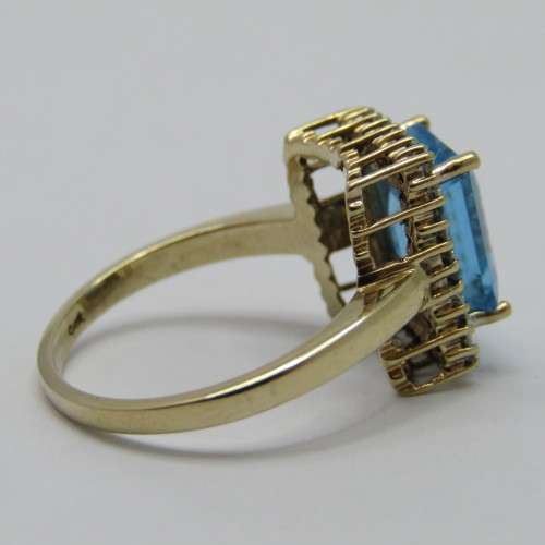 9kt Gold ring with 3.5ct blue topaz and small diamonds of 0.28ct in total - weighs 4.8g - size O/7