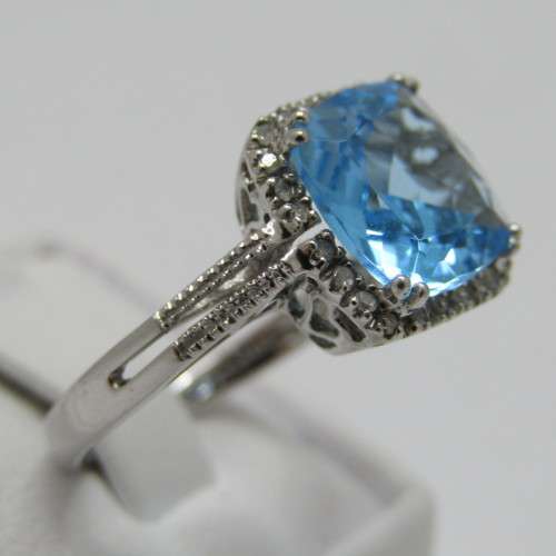 9kt Gold ring with blue Topaz and small diamonds of 0.13ct - weighs 3.5g - size N/7 - new never worn