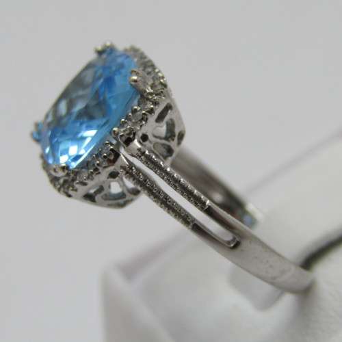 9kt Gold ring with blue Topaz and small diamonds of 0.13ct - weighs 3.5g - size N/7 - new never worn