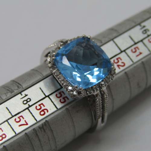 9kt Gold ring with blue Topaz and small diamonds of 0.13ct - weighs 3.5g - size N/7 - new never worn