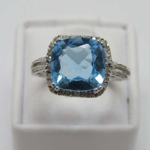 9kt Gold ring with blue Topaz and small diamonds of 0.13ct - weighs 3.5g - size N/7 - new never worn