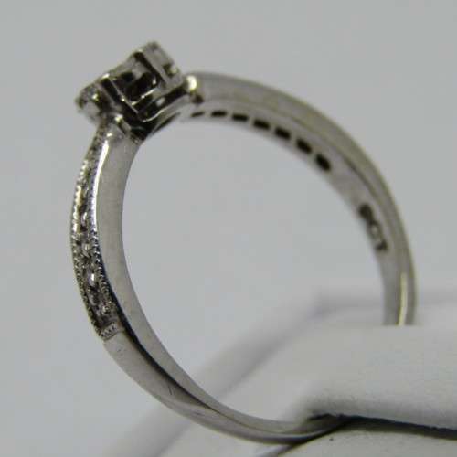 9kt White Gold diamond ring with 0.10ct diamond and smaller 0.15ct in total - weighs 2.2g - size L/6