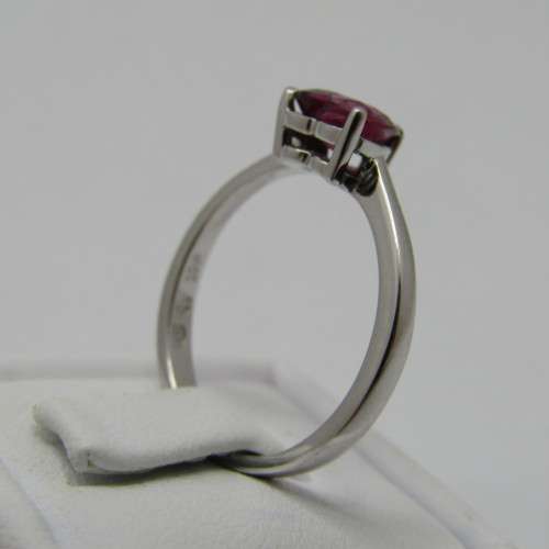 9kt White Gold ring with Rhodolite 1.48ct - weighs 2g - size M/7