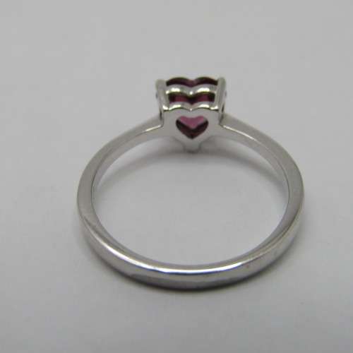 9kt White Gold ring with Rhodolite 1.48ct - weighs 2g - size M/7