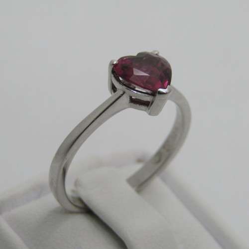 9kt White Gold ring with Rhodolite 1.48ct - weighs 2g - size M/7