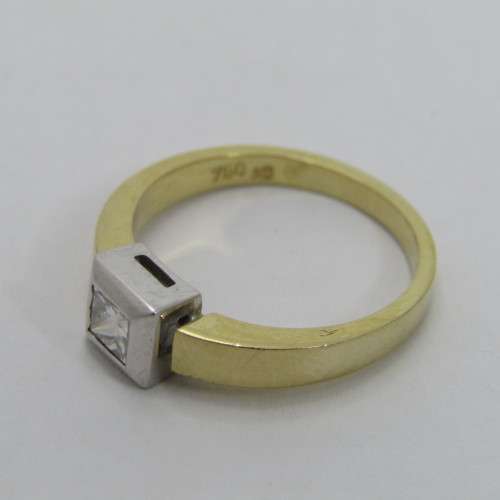 18kt White and yellow gold ring with diamond of 0.35ct colour G clarity VVS2 - weighs 4.8g