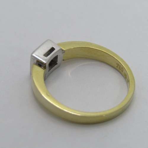 18kt White and yellow gold ring with diamond of 0.35ct colour G clarity VVS2 - weighs 4.8g