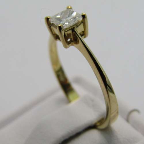 18kt Gold ring with 0.3ct diamond - color J/K - clarity VS/SI - weighs 2.4g - size M/6
