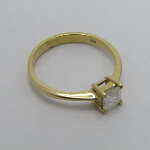 18kt Gold ring with 0.3ct diamond - color J/K - clarity VS/SI - weighs 2.4g - size M/6