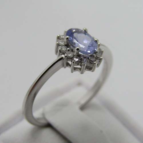 9kt white gold ring with 0.48ct tanzanite and diamonds of 0.11ct in total - weighs 2.4g - size M/6