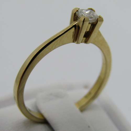 18kt ring with 0.21ct diamond - color I/J - clarity VS/SI - weighs 2.7g - size M/6