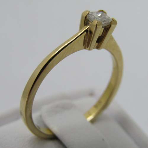 18kt ring with 0.21ct diamond - color I/J - clarity VS/SI - weighs 2.7g - size M/6
