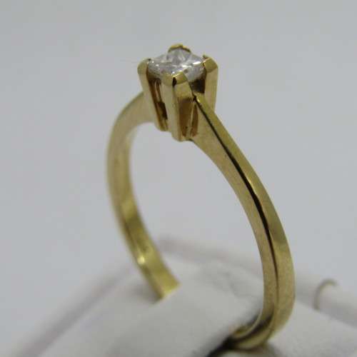 18kt ring with 0.21ct diamond - color I/J - clarity VS/SI - weighs 2.7g - size M/6