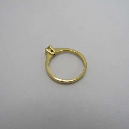18kt ring with 0.21ct diamond - color I/J - clarity VS/SI - weighs 2.7g - size M/6