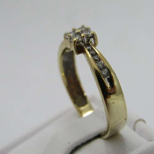 9kt gold ring with 14 small diamonds of about 0.25ct in total - weighs 2.9g - size Q/8