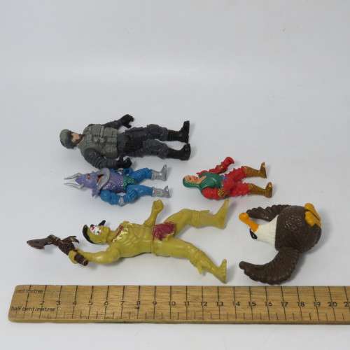 Lot of 13 toy figurines