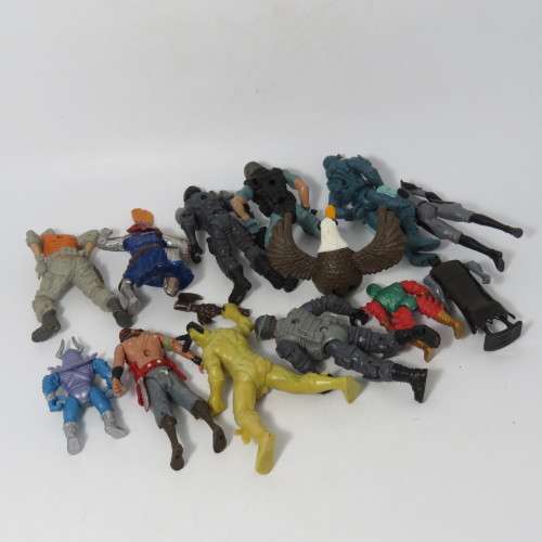 Lot of 13 toy figurines