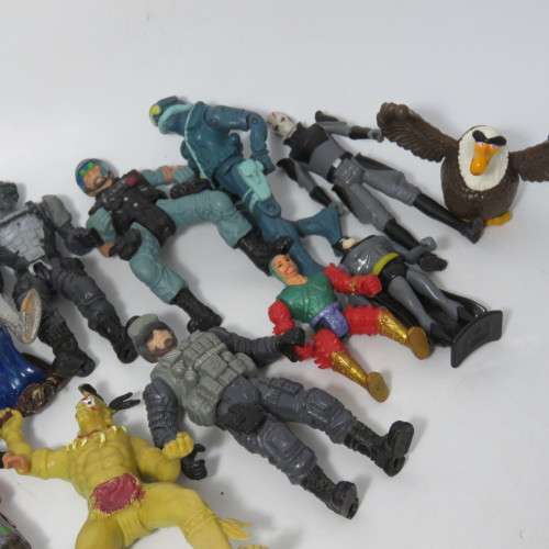 Lot of 13 toy figurines