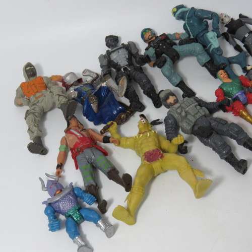 Lot of 13 toy figurines