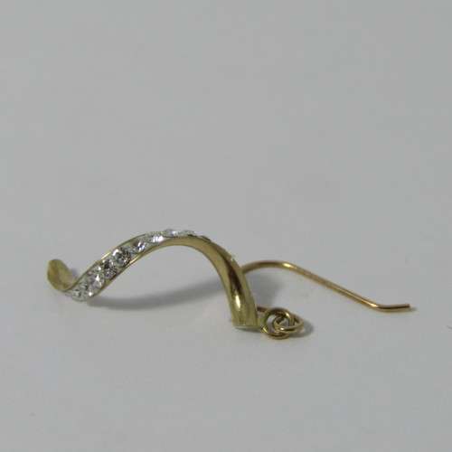 9kt Gold Spiral earrings with cubic zirconia`s - weighs 0.6g