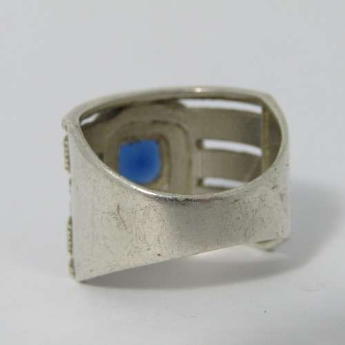 Sterling Silver ring with blue stone - weighs 7.5g - size Q/8