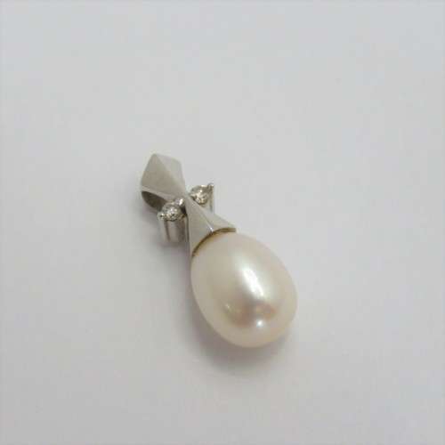 18 kt white gold diamonds and pearl pendant - Weighs 1,9 grams