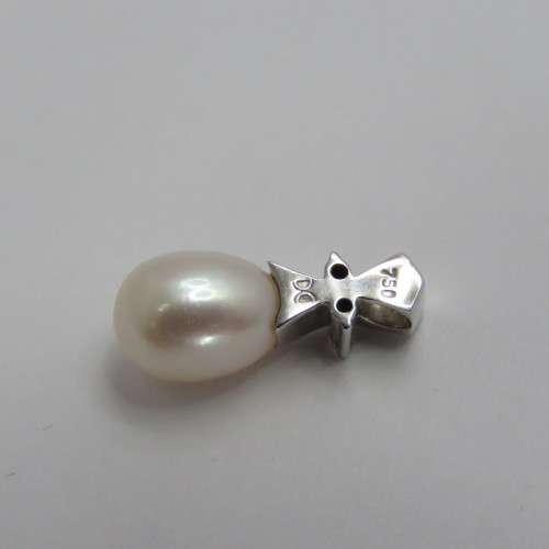 18 kt white gold diamonds and pearl pendant - Weighs 1,9 grams