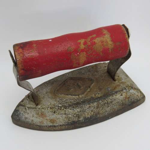 Vintage ST collar sad Iron
